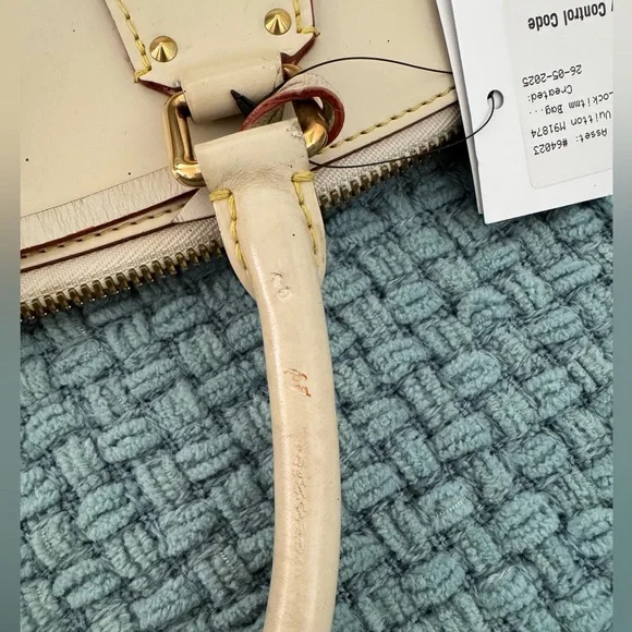 Louis Vuitton Suhali Lockit Bag in Preloved condition